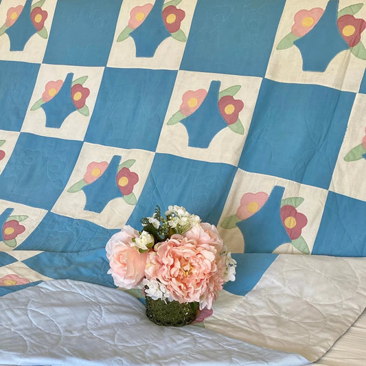 Vintage applique floral basket pattern quilt for sale by Noble Estates Vintage.