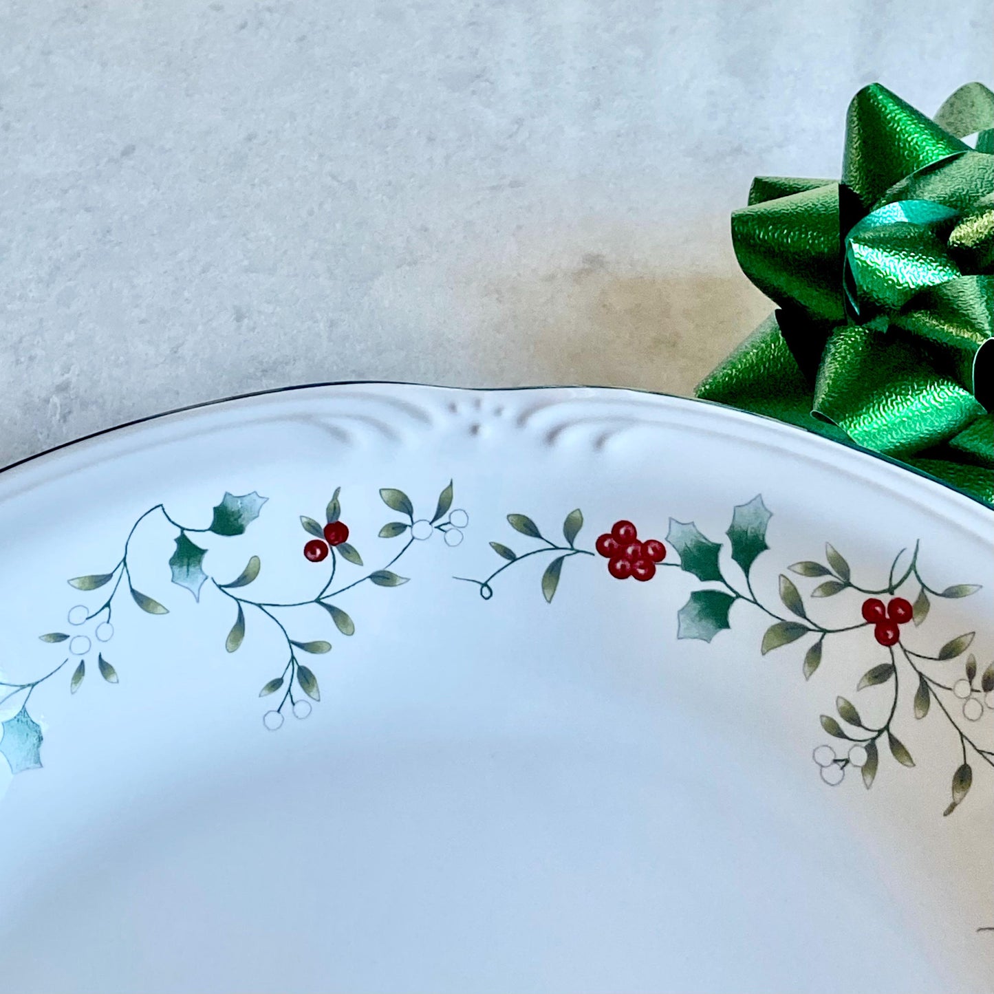 Vintage Pfaltzgraff Winterberry Large Serving Bowl