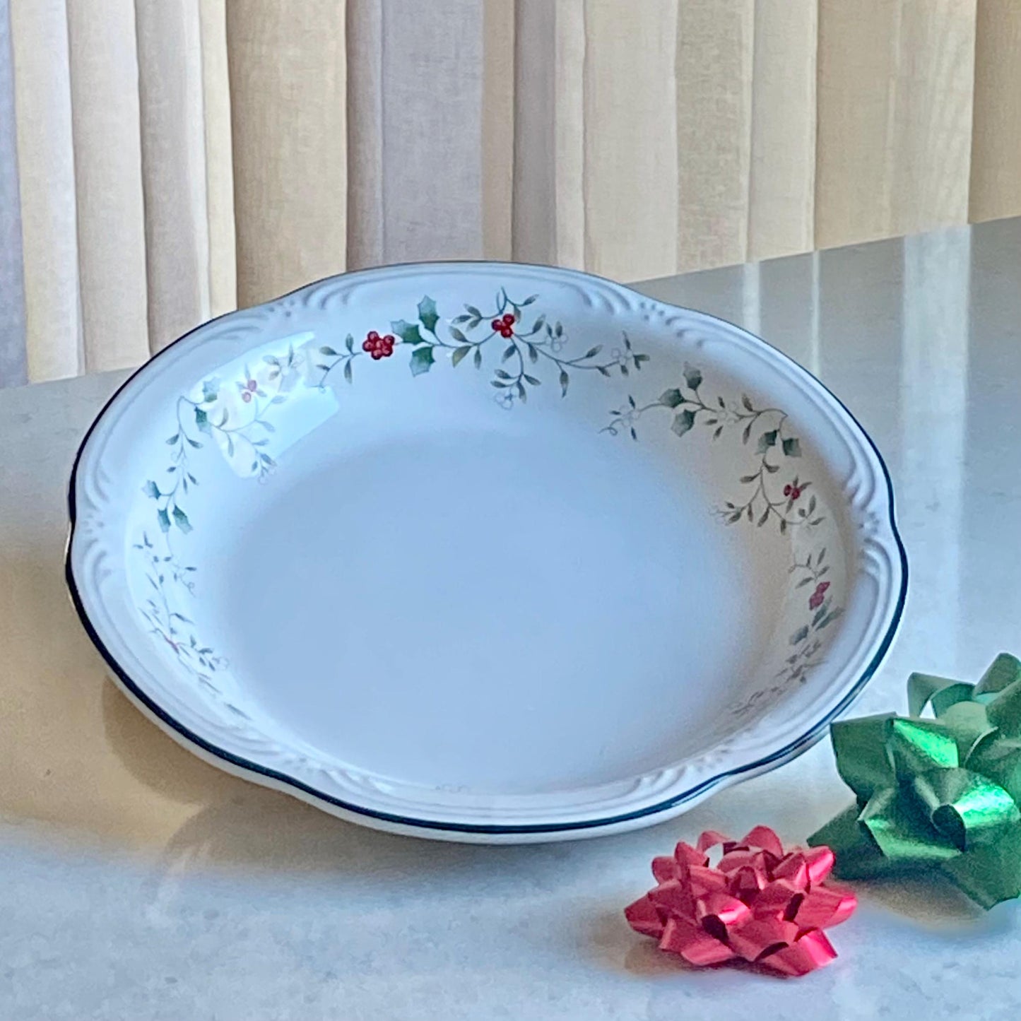 Vintage Pfaltzgraff Winterberry Large Serving Bowl