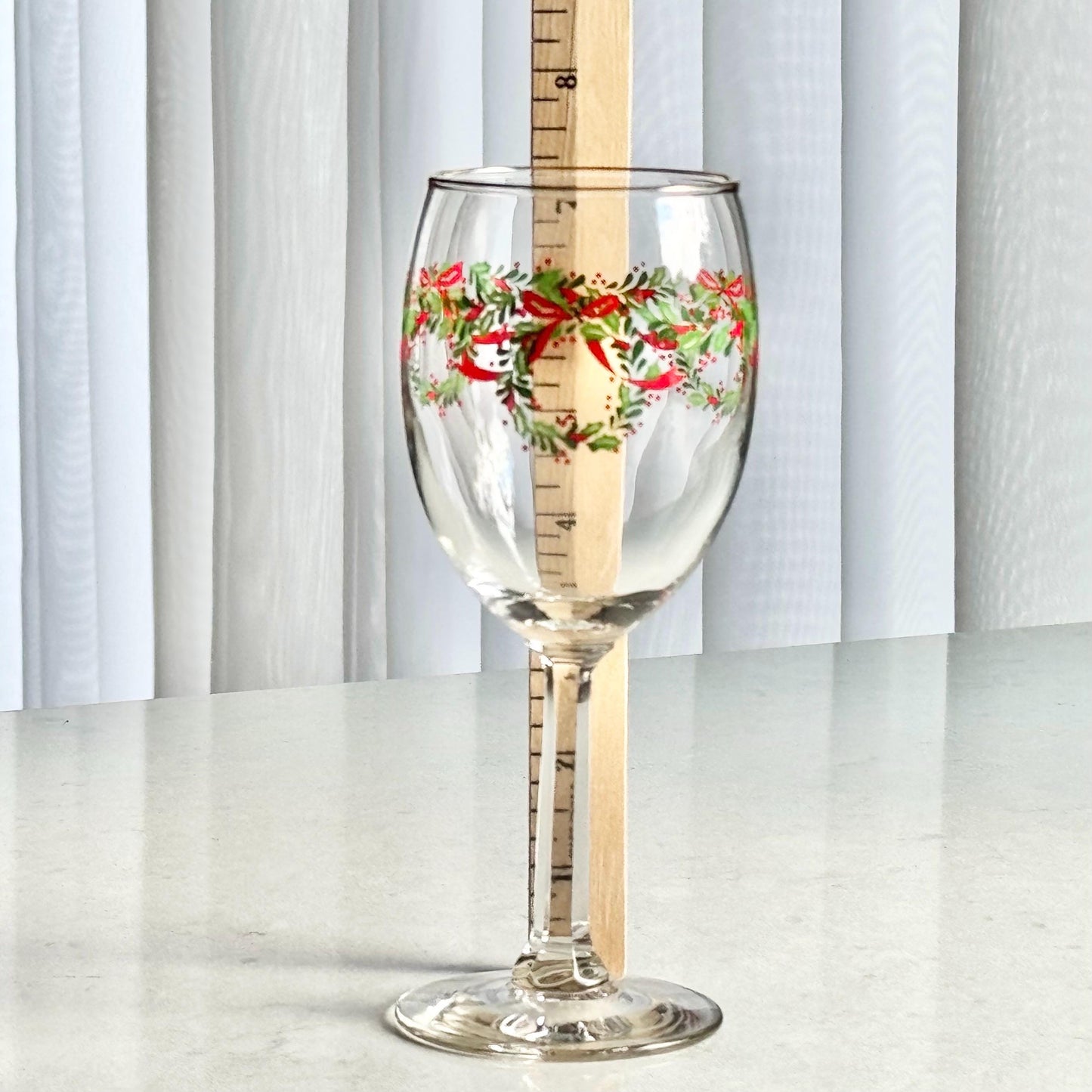 Vintage Wreath and Holly Gold Rimmed Glasses - Set of 7
