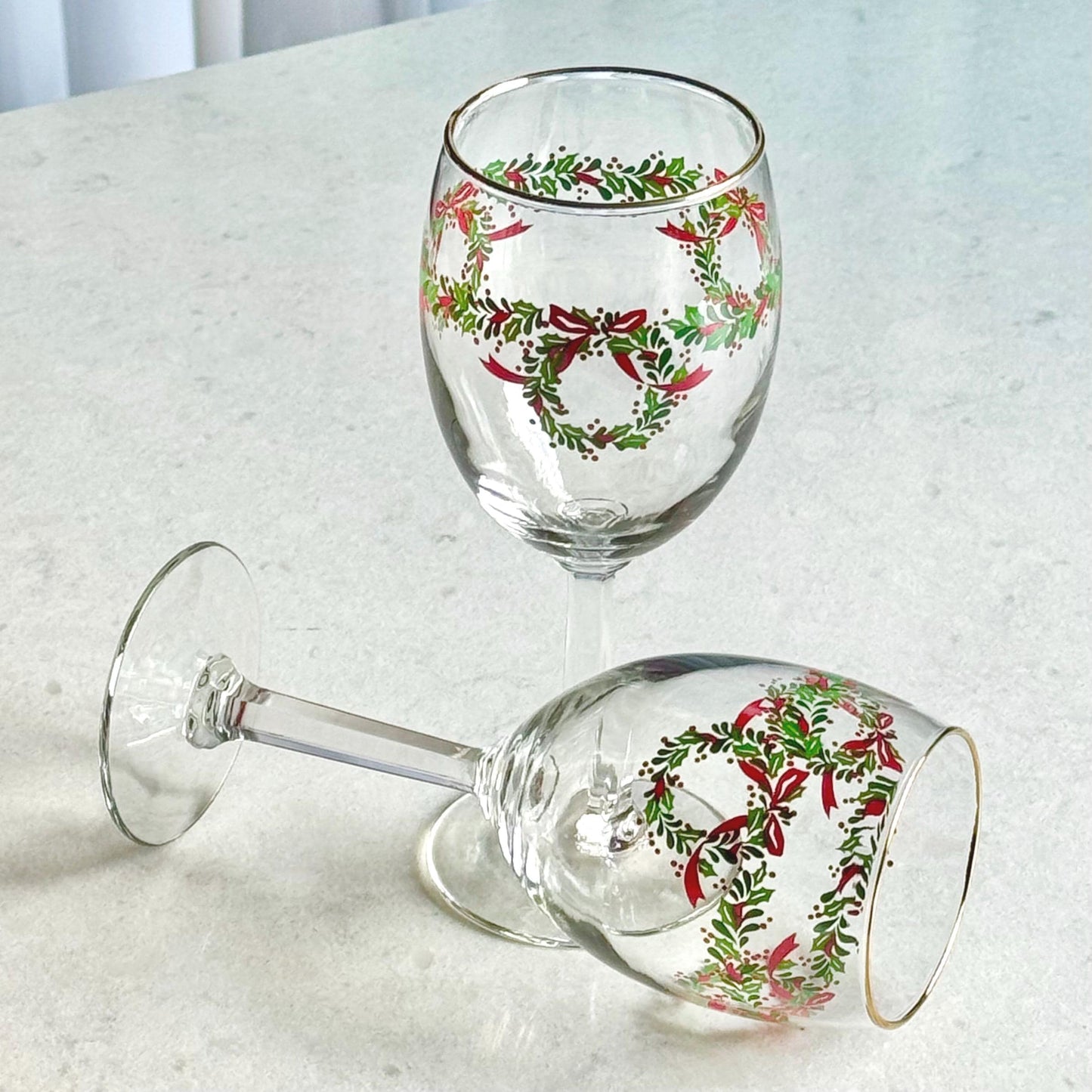 Vintage Wreath and Holly Gold Rimmed Glasses - Set of 7