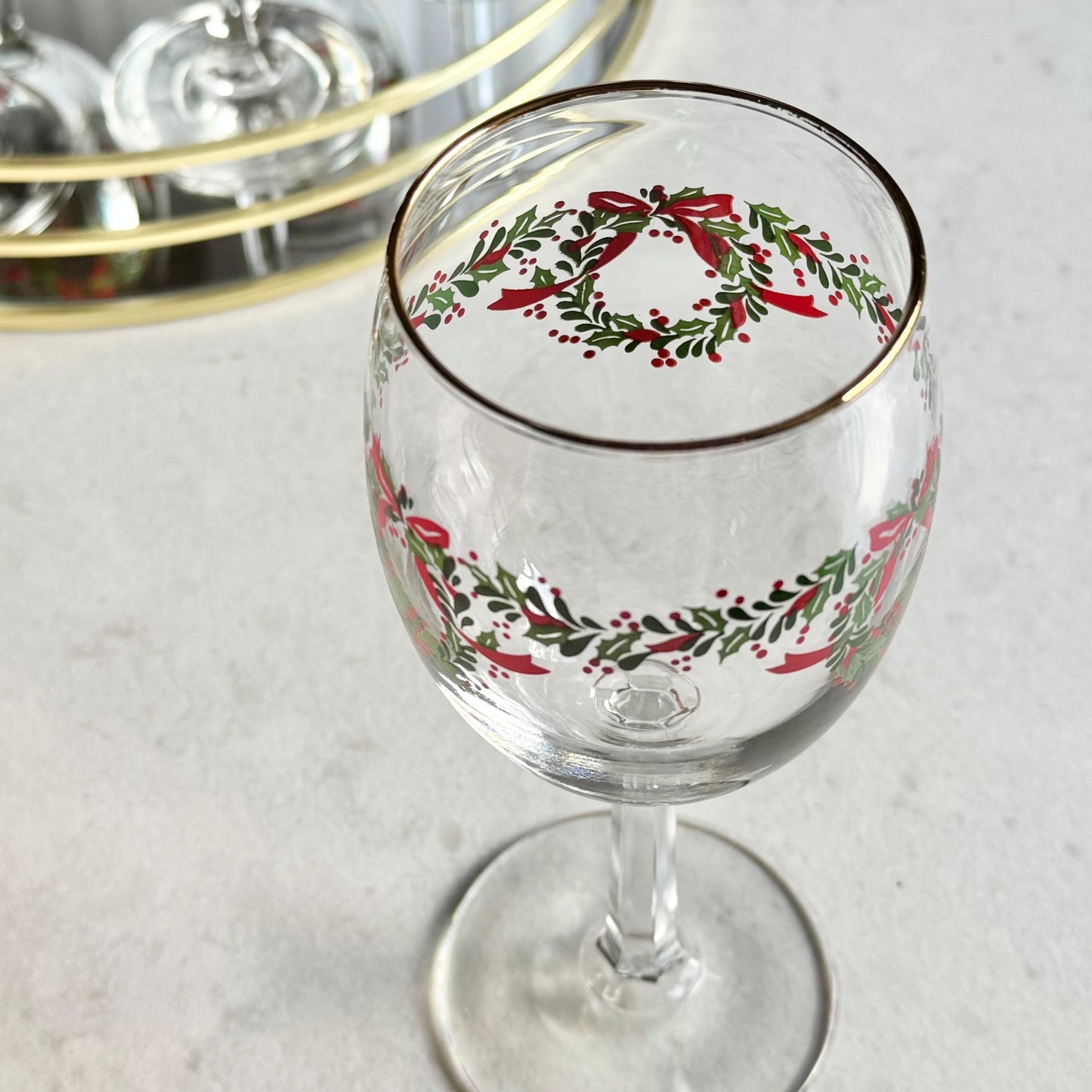 Vintage Wreath and Holly Gold Rimmed Glasses - Set of 7