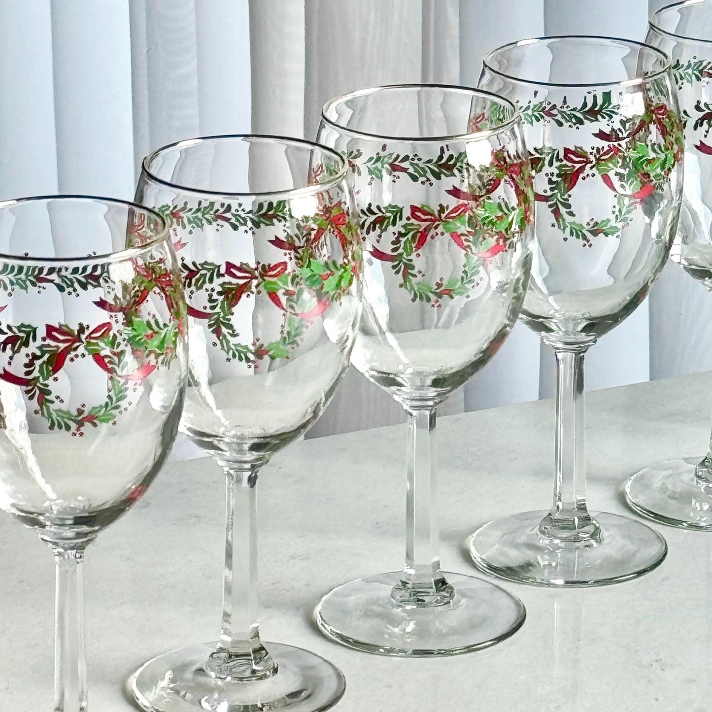 Vintage Wreath and Holly Gold Rimmed Glasses - Set of 7