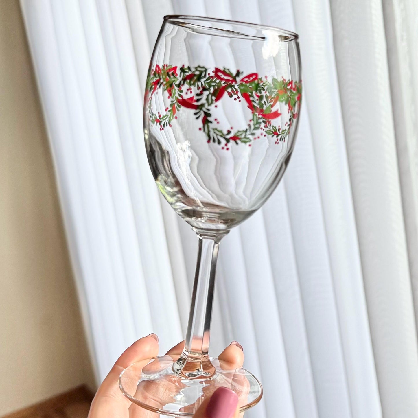 Vintage Wreath and Holly Gold Rimmed Glasses - Set of 7