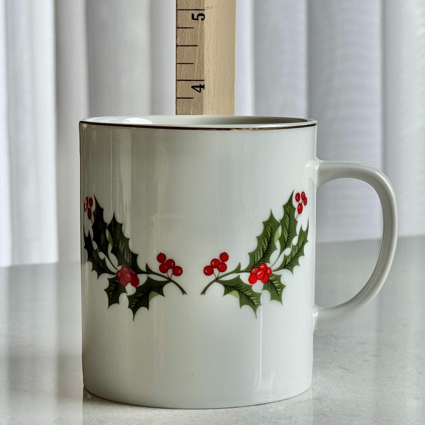 Vintage Kashima Christmas Holly Mugs - Set of 4