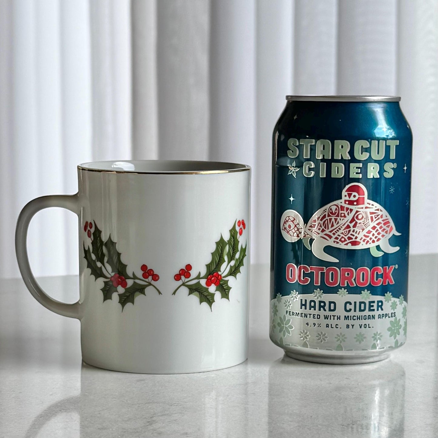 Vintage Kashima Christmas Holly Mugs - Set of 4