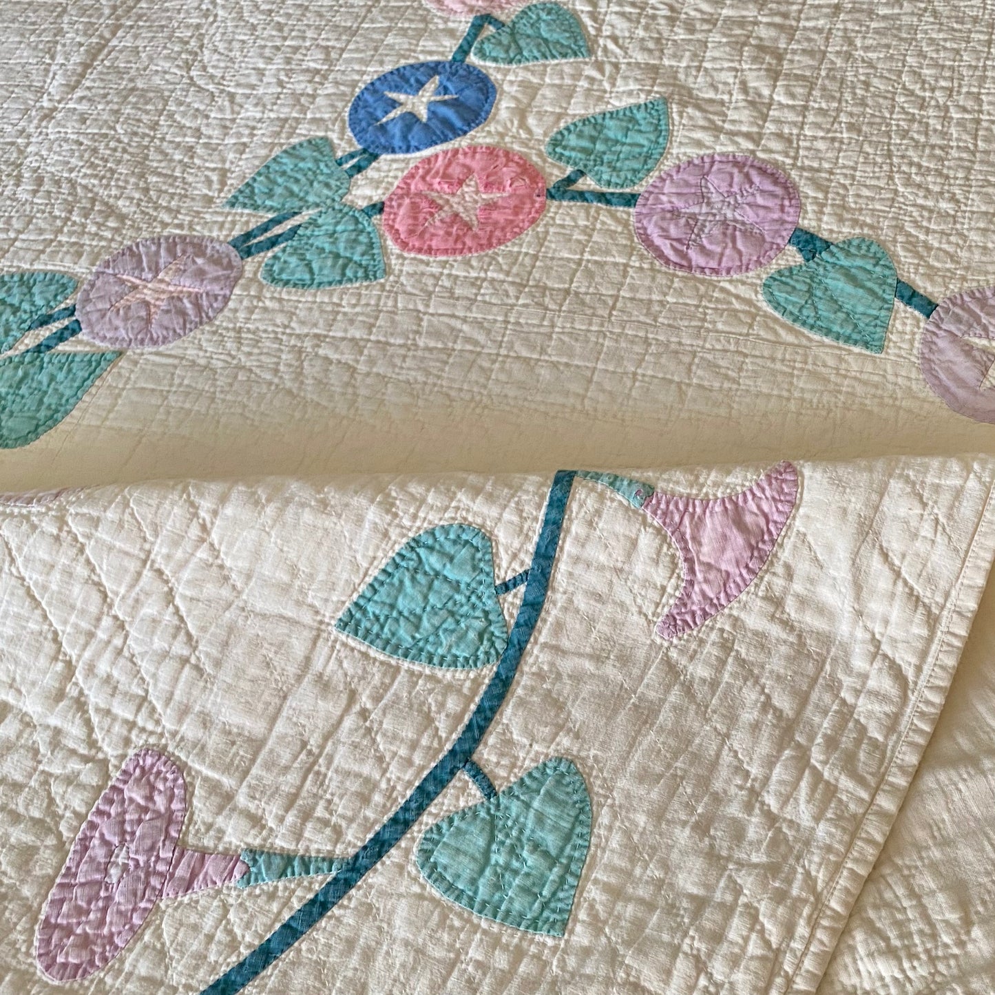Vintage Applique Quilt - Approx. 69 in. X 89 in.