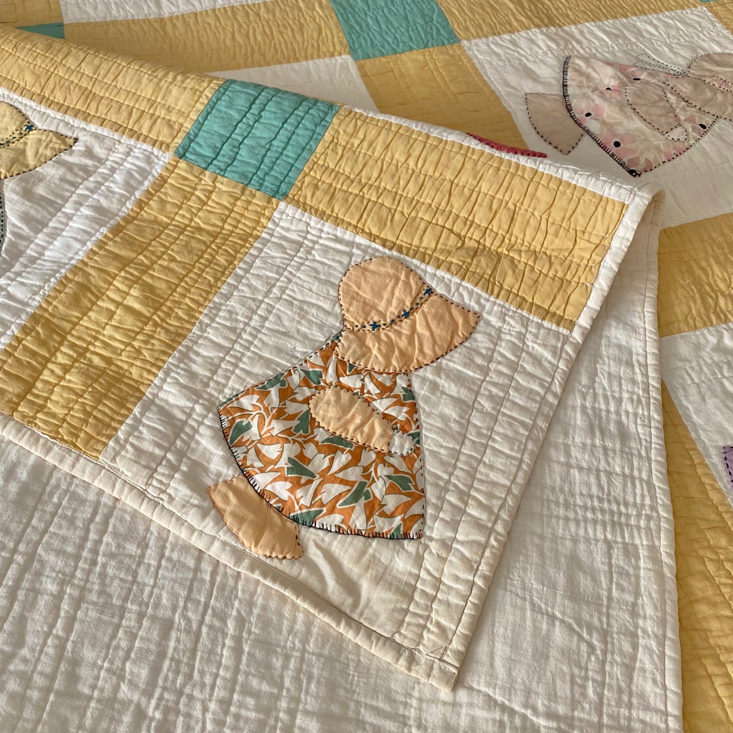 Vintage Sun Bonnet Sue Quilt - Approx. 62 in x 80 in.