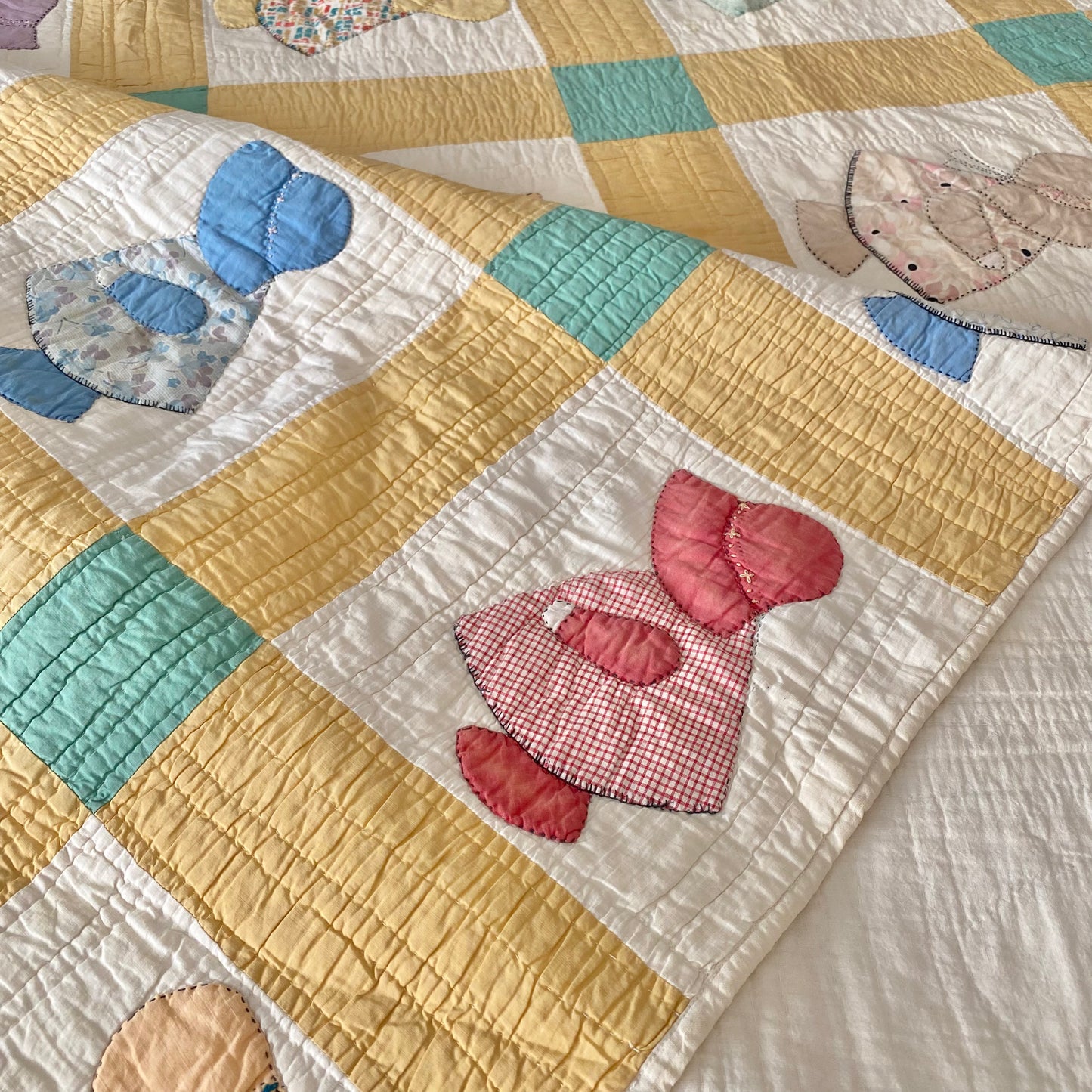 Vintage Sun Bonnet Sue Quilt - Approx. 62 in x 80 in.