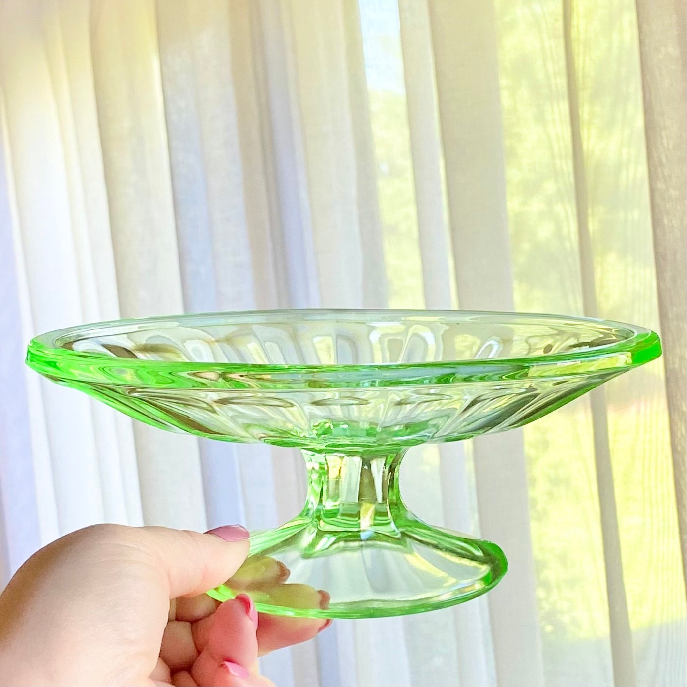 Vintage Indiana Glass Tea Room Uranium Green Banana Split Ice Cream Bowls (Circa 1926 - 1931) - Set of 4