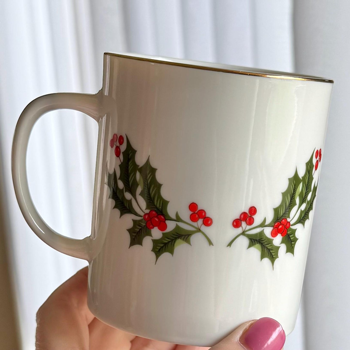 Vintage Kashima Christmas Holly Mugs - Set of 4