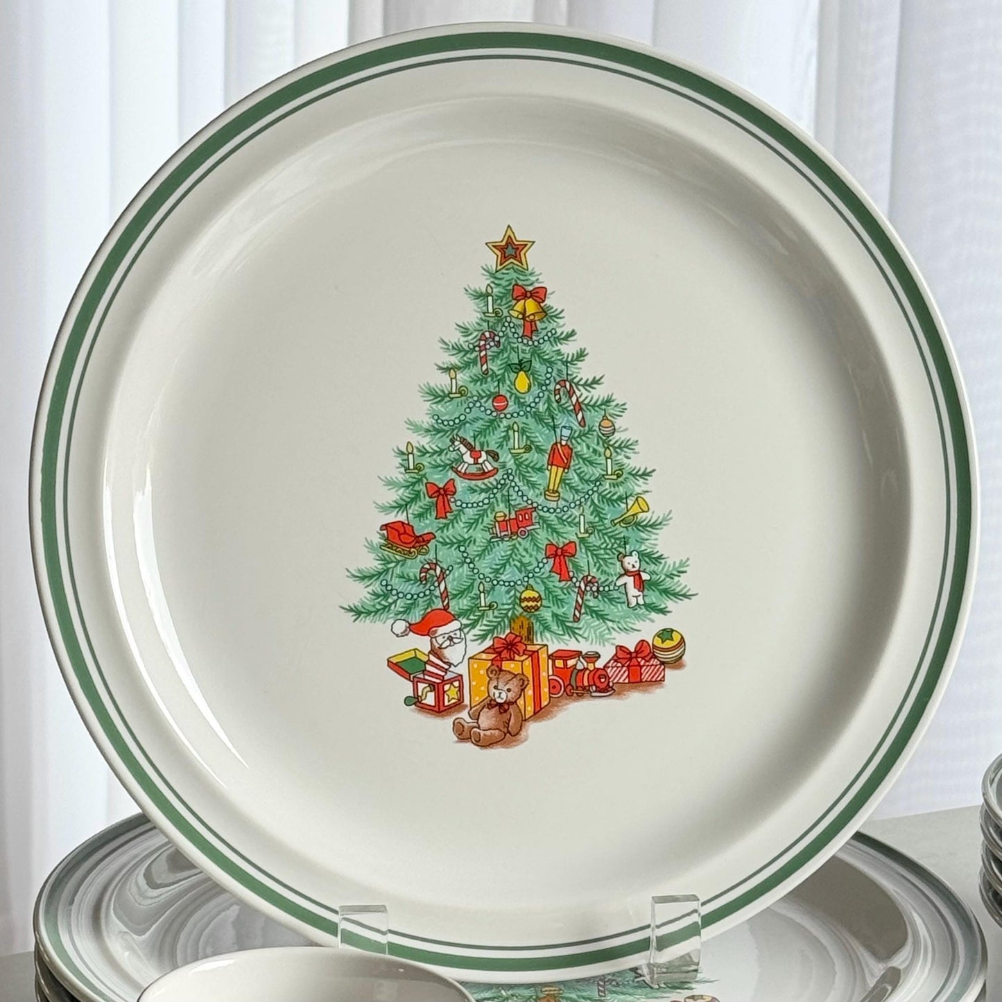 Vintage Anchor Hocking Holiday Magic Dishes - Service for 4 (16 pieces total)