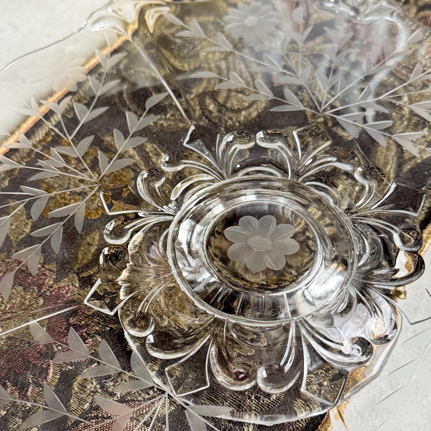 Vintage Indiana Glass 14 Inch Double Fleur De Lis Etched Cake Plate