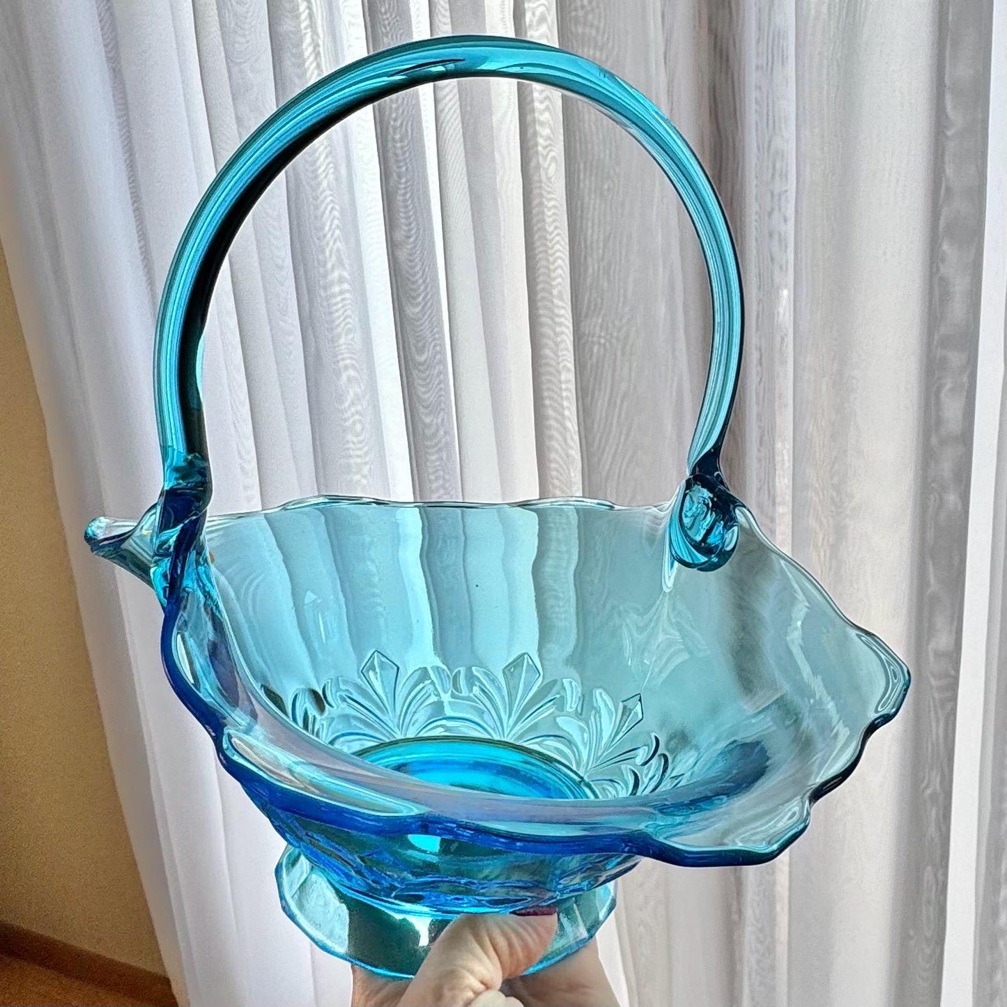 Vintage Tiara Exclusive Blue Glass Duchess Double Fleur De Lis Basket (circa 1980)
