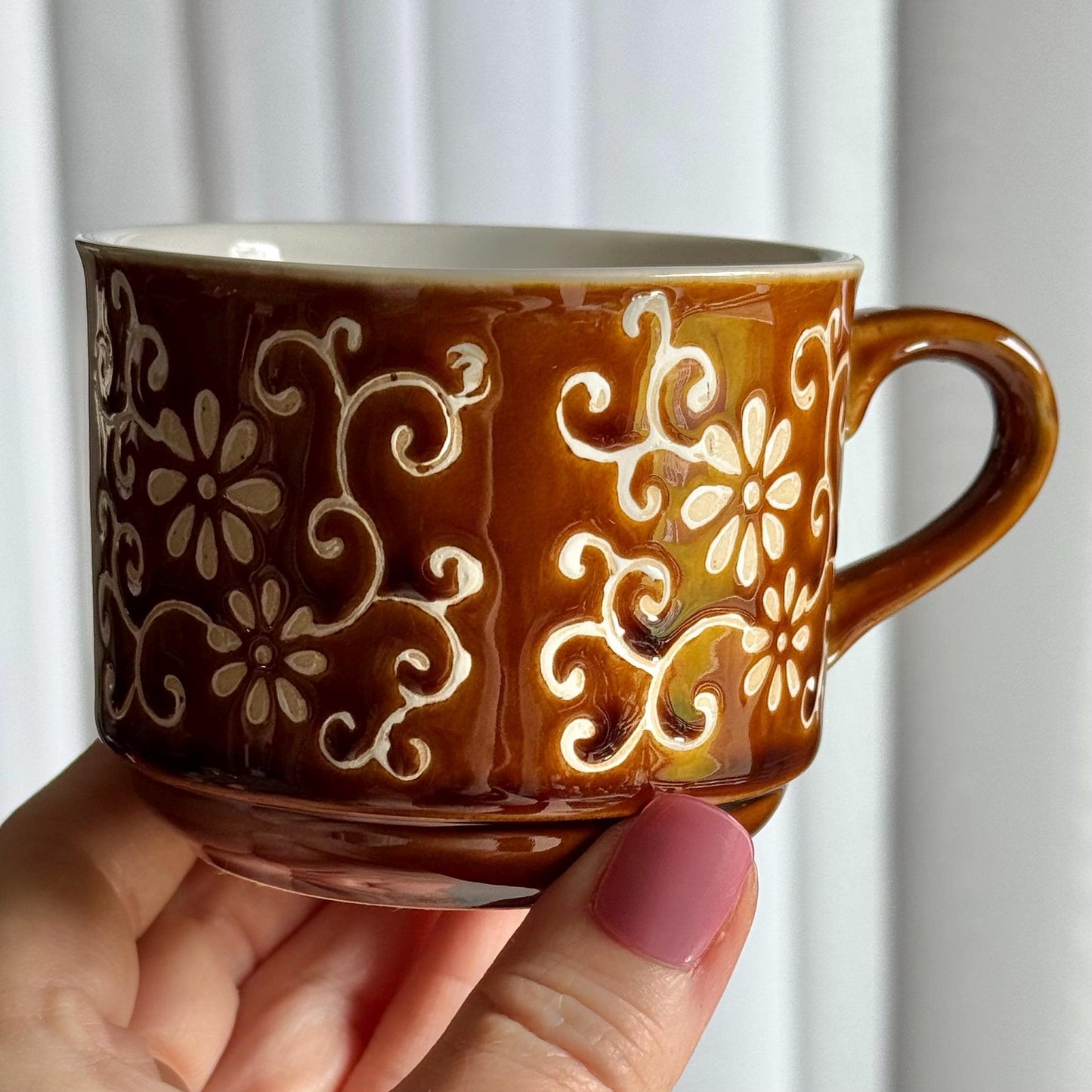 Vintage Retro Cup and Saucer Set with Caddy