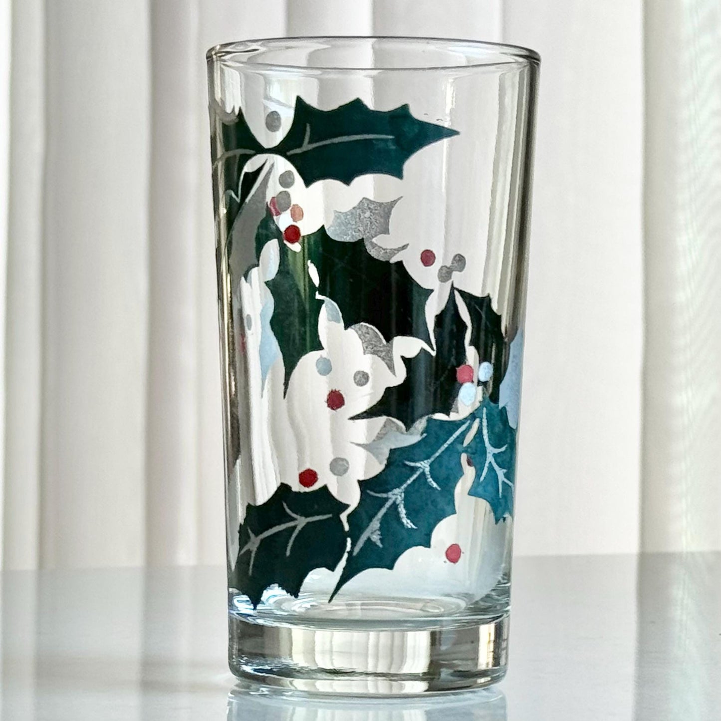 Vintage Silver Accented Holly and Berries 10 Ounce Glasses - Set of 7 Tumblers
