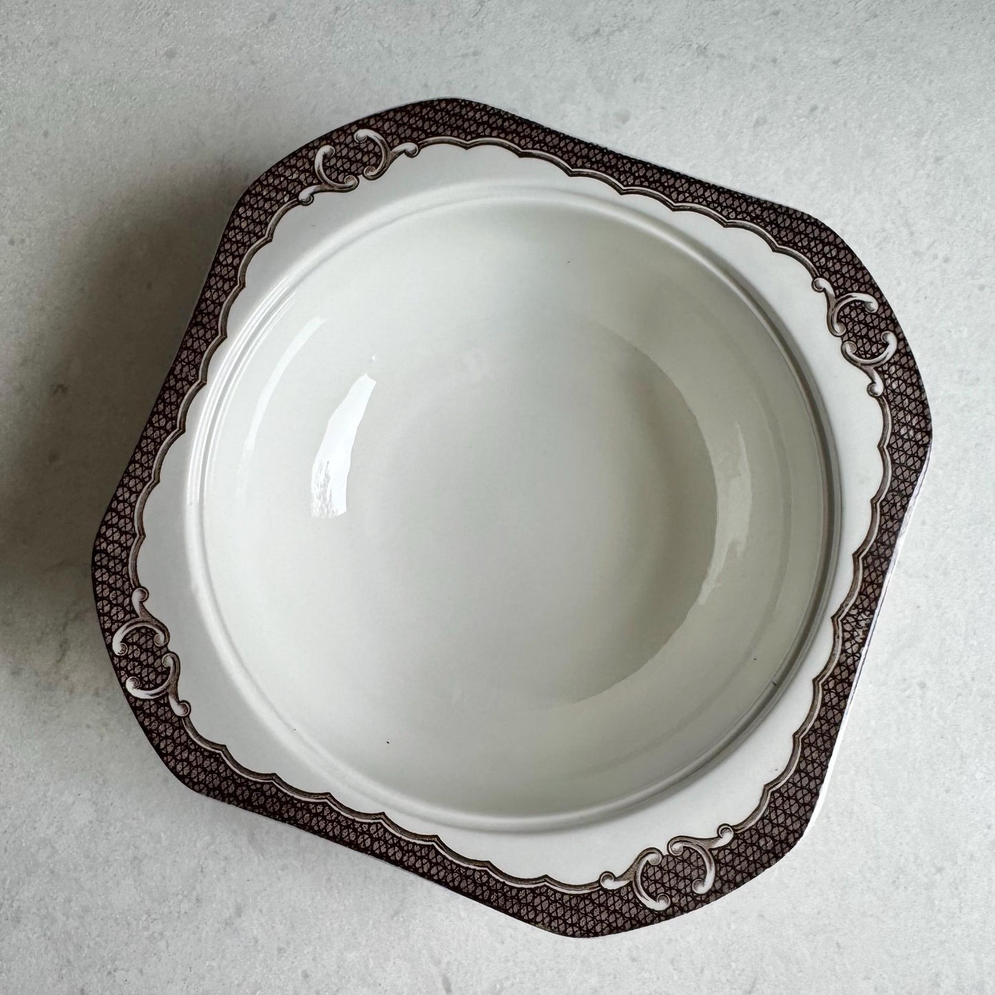 Vintage Wood & Sons The Post House Lidded Bowl
