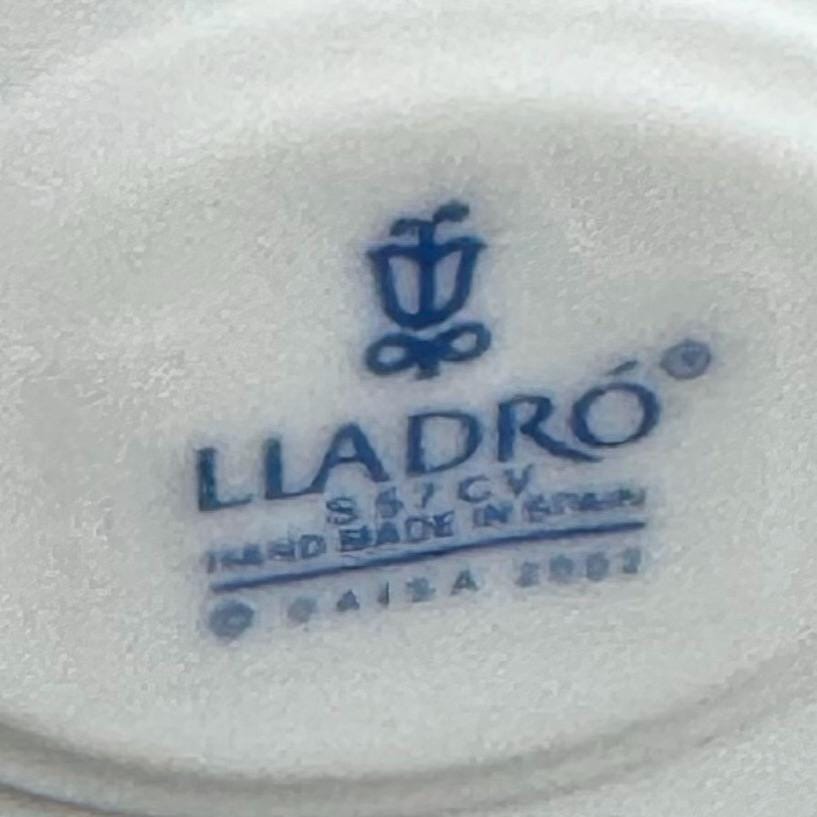 Lladro Giant Of The Sea Whale Statue (Large 10” X 15”)