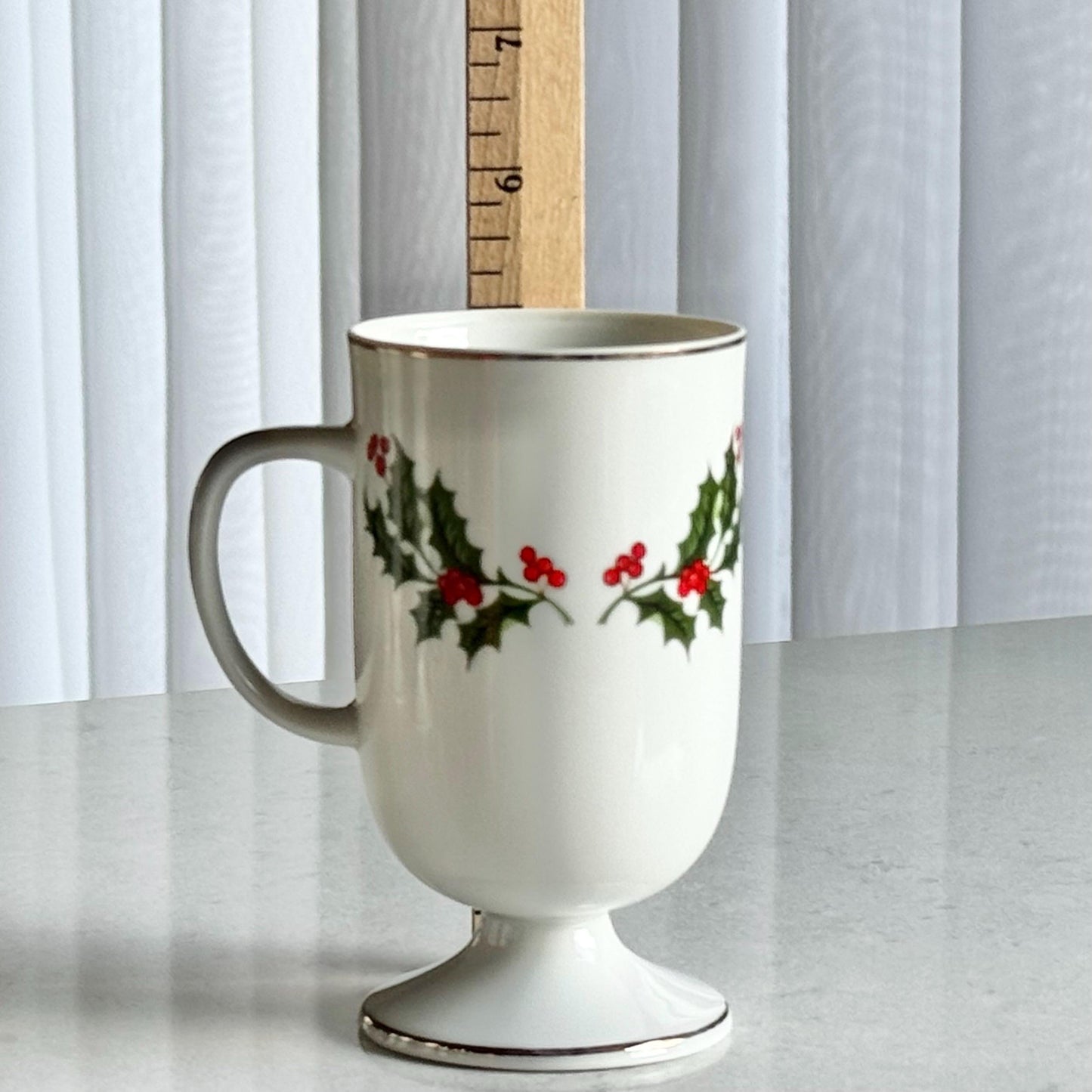 Vintage Kashima Christmas Holly Footed Cups - Set of 4