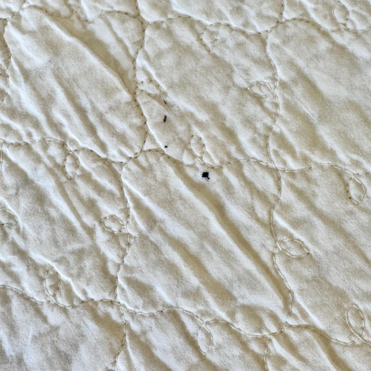 Vintage Scalloped Edge Floral Trellis Bedspread Coverlet - Approx. 91 in x 82 in.