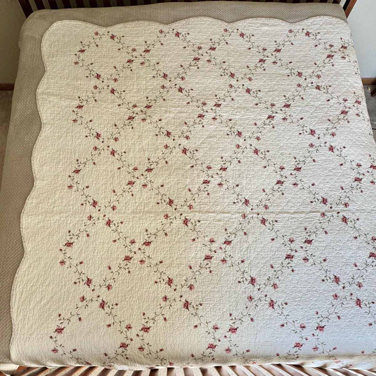 Vintage Scalloped Edge Floral Trellis Bedspread Coverlet - Approx. 91 in x 82 in.