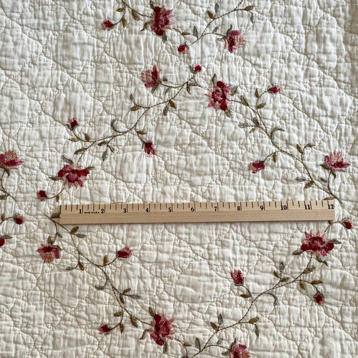 Vintage Scalloped Edge Floral Trellis Bedspread Coverlet - Approx. 91 in x 82 in.