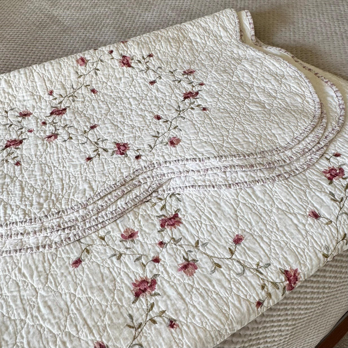 Vintage Scalloped Edge Floral Trellis Bedspread Coverlet - Approx. 91 in x 82 in.