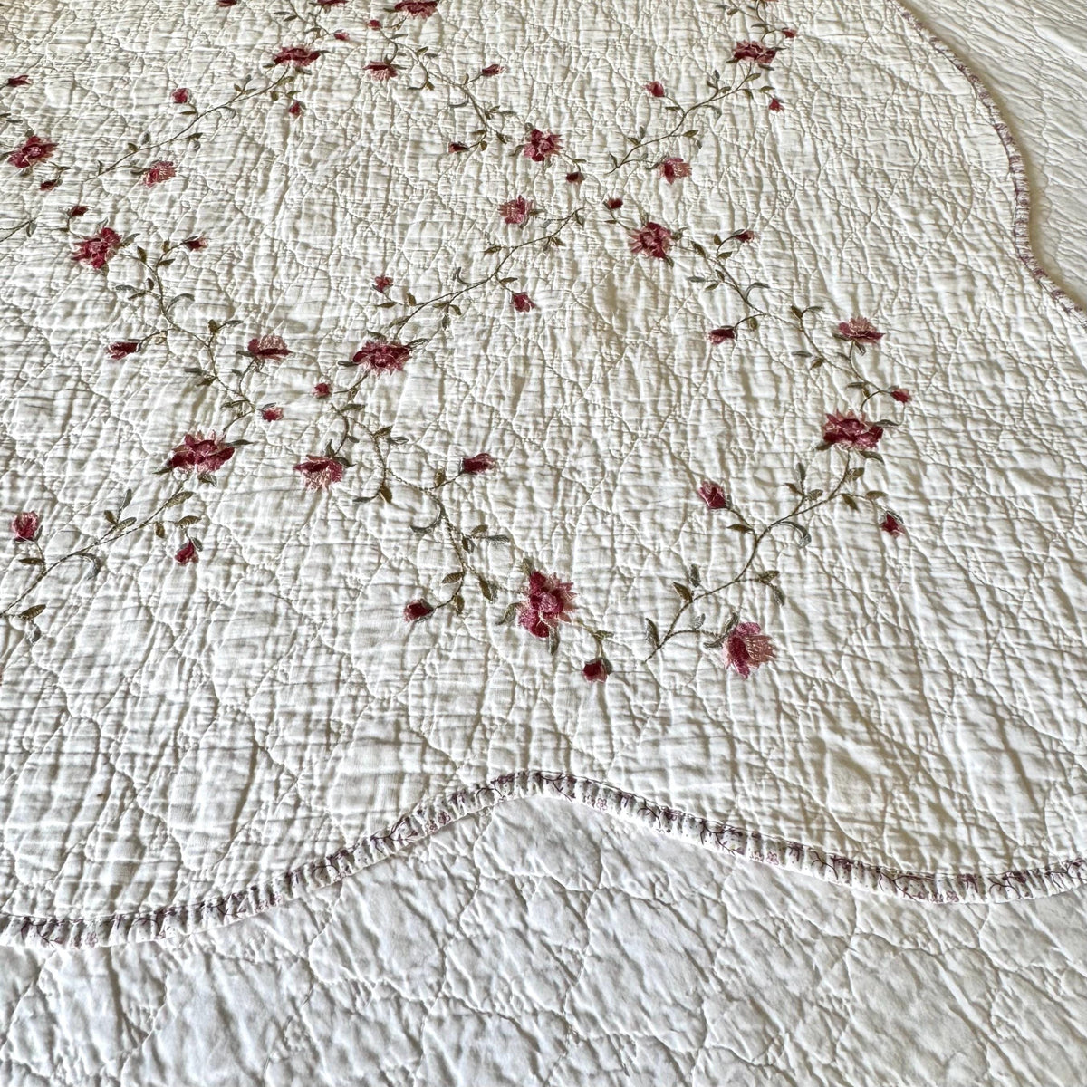 Vintage Scalloped Edge Floral Trellis Bedspread Coverlet - Approx. 91 in x 82 in.