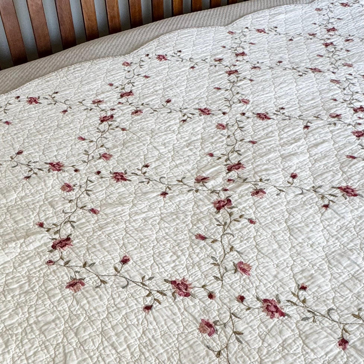 Vintage Scalloped Edge Floral Trellis Bedspread Coverlet - Approx. 91 in x 82 in.