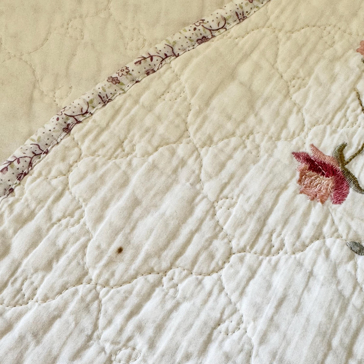 Vintage Scalloped Edge Floral Trellis Bedspread Coverlet - Approx. 91 in x 82 in.