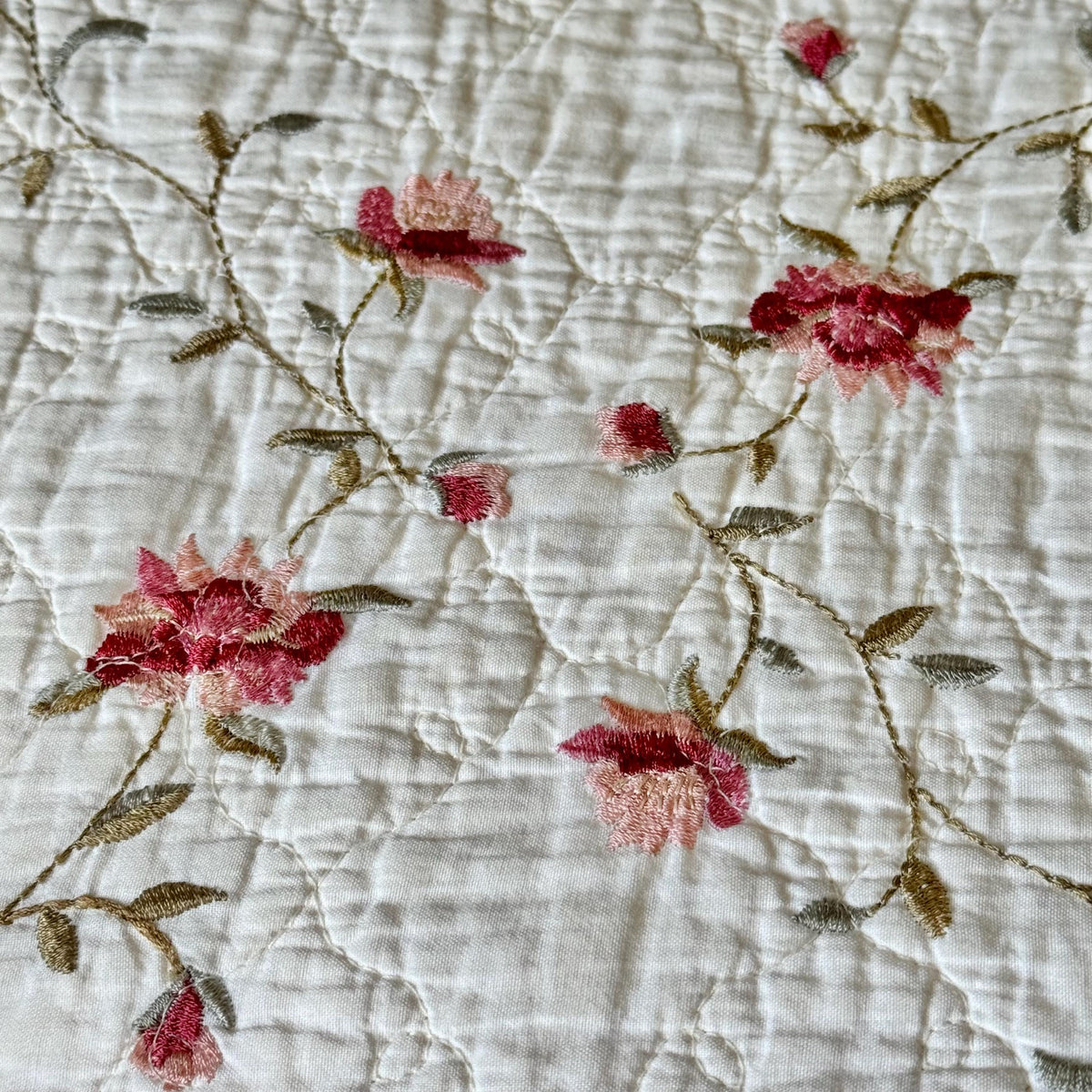 Vintage Scalloped Edge Floral Trellis Bedspread Coverlet - Approx. 91 in x 82 in.