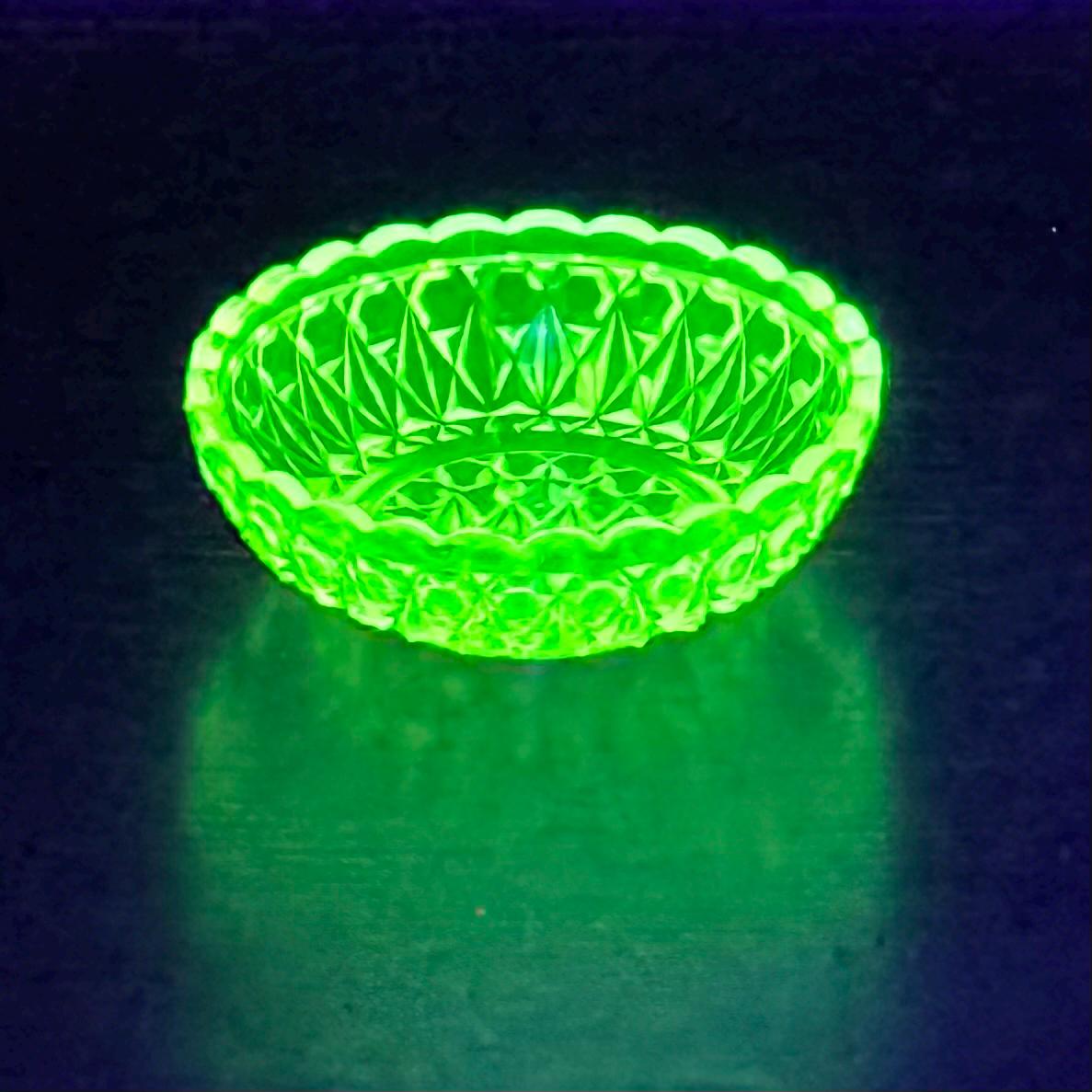Antique Central Vaseline Glass Pressed Block and Diamond Zephyr Bowls (circa 1885 - 1891) - Set of 6