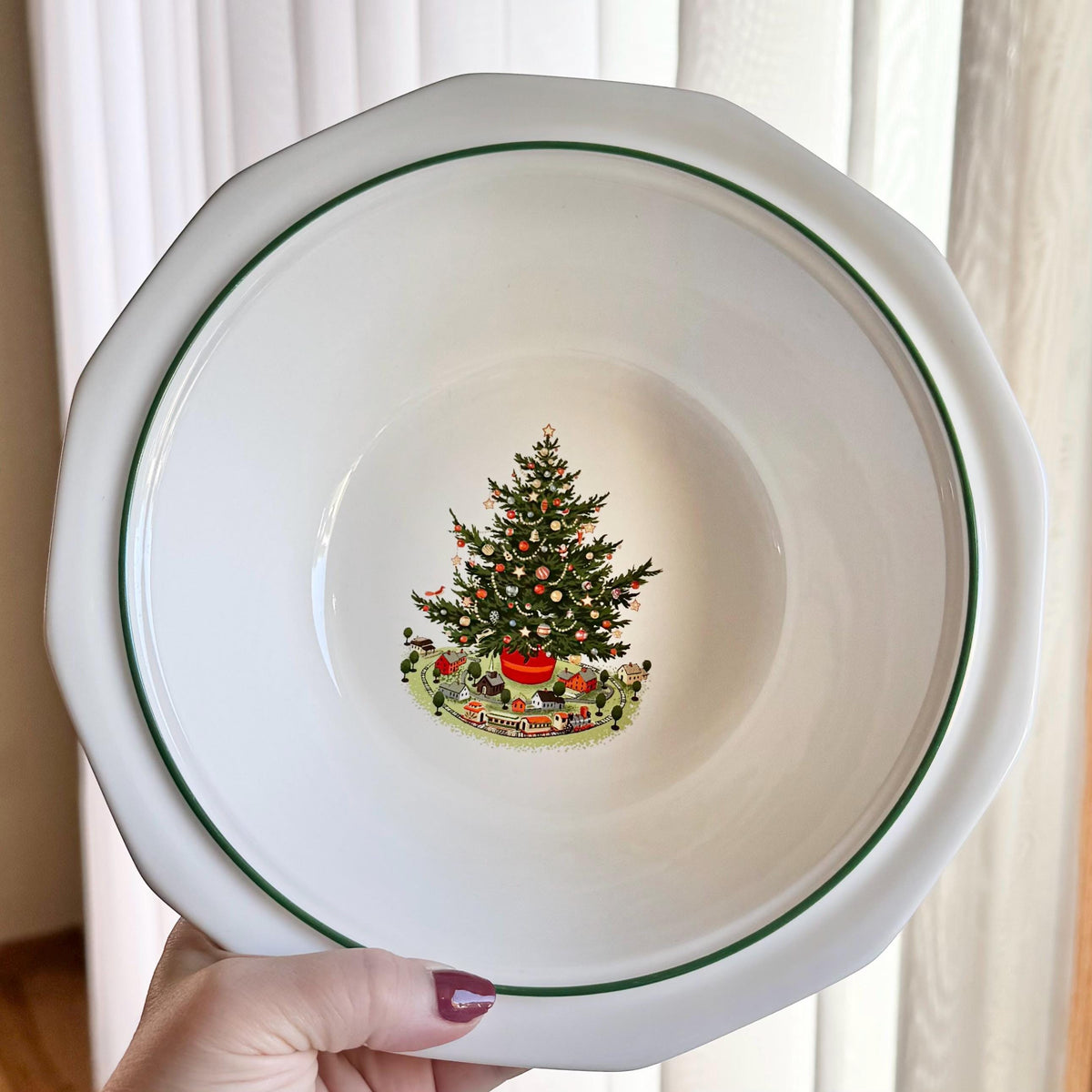 Vintage Pfaltzgraff Heritage Christmas 9 Inch Bowls - Set of 2