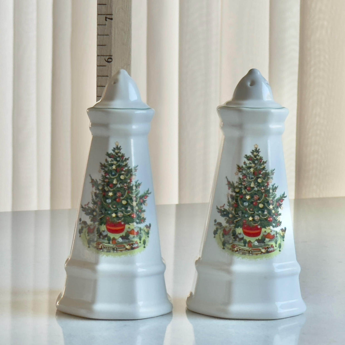 Vintage Pfaltzgraff Heritage Christmas Salt and Pepper Shakers - Set of 2