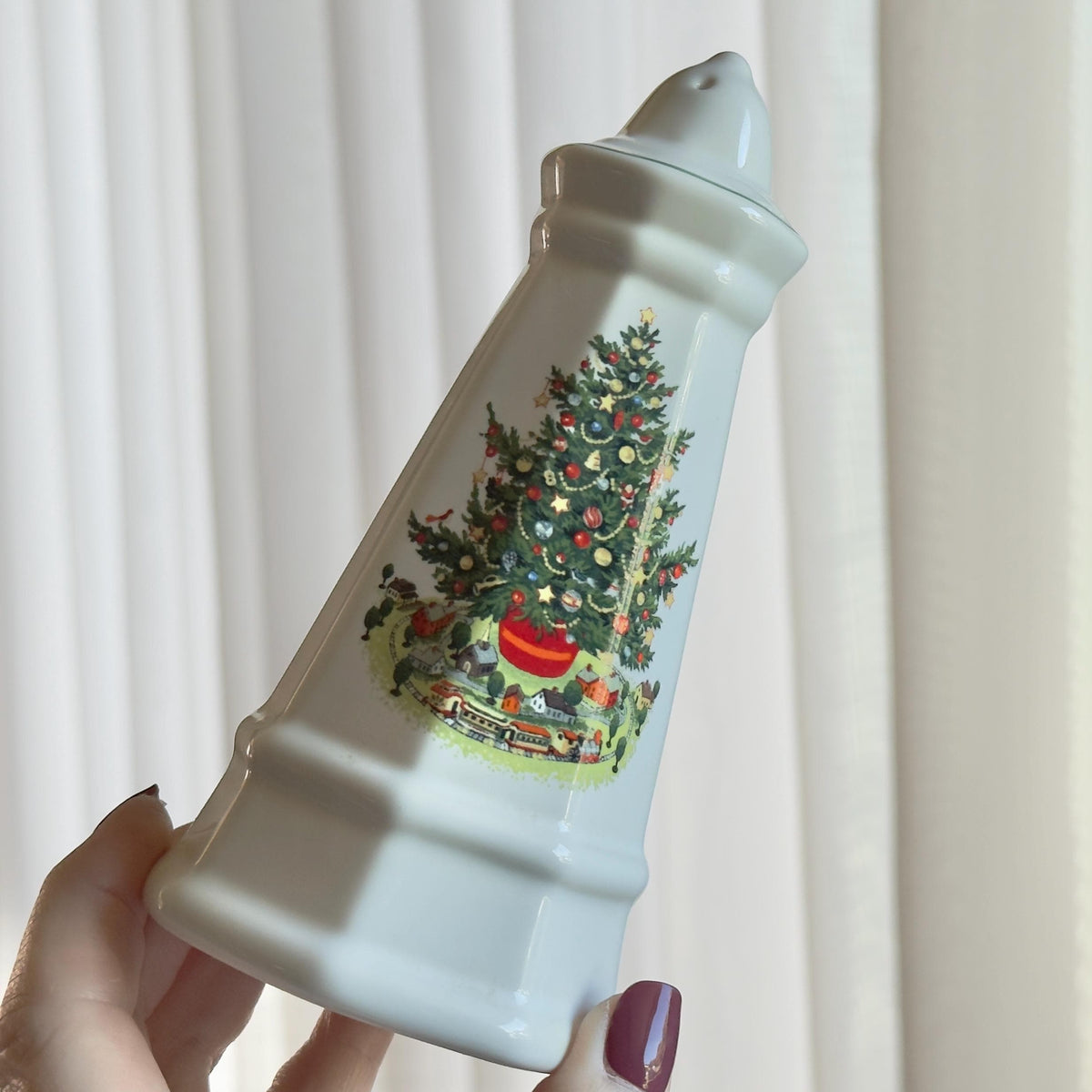 Vintage Pfaltzgraff Heritage Christmas Salt and Pepper Shakers - Set of 2