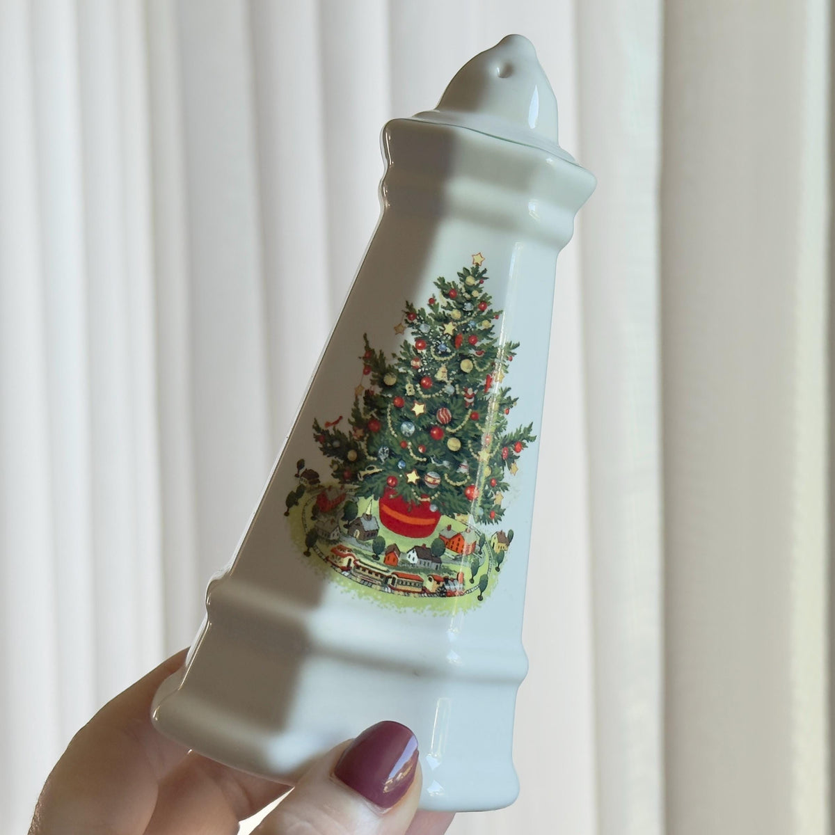 Vintage Pfaltzgraff Heritage Christmas Salt and Pepper Shakers - Set of 2