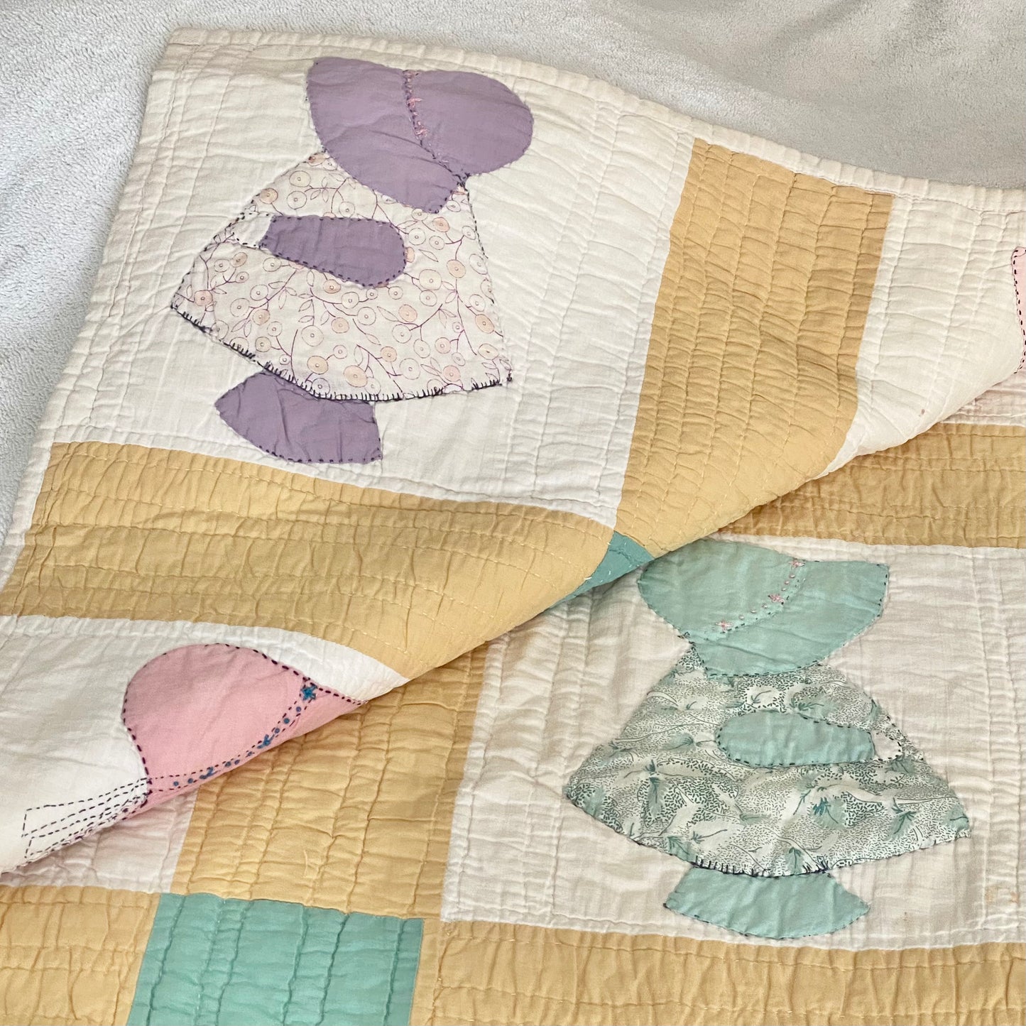 Vintage Sun Bonnet Sue Quilt - Approx. 62 in x 80 in.