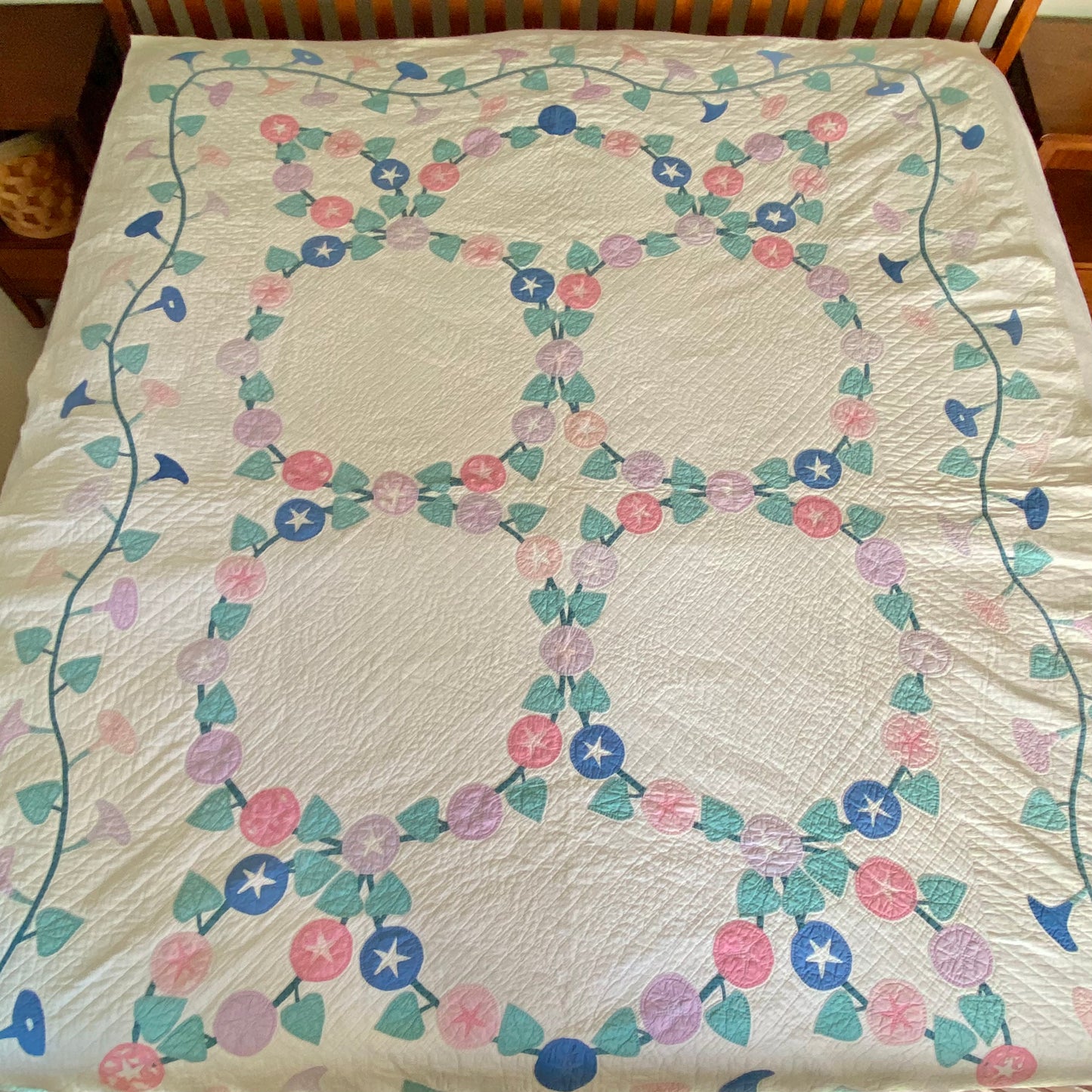 Vintage Applique Quilt - Approx. 69 in. X 89 in.