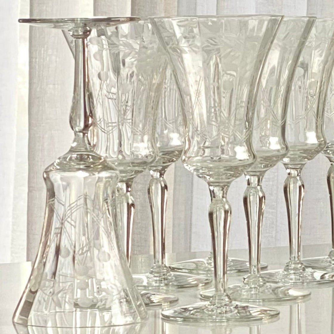 Vintage Etched Optic Ribbed Glasses - Set of 8