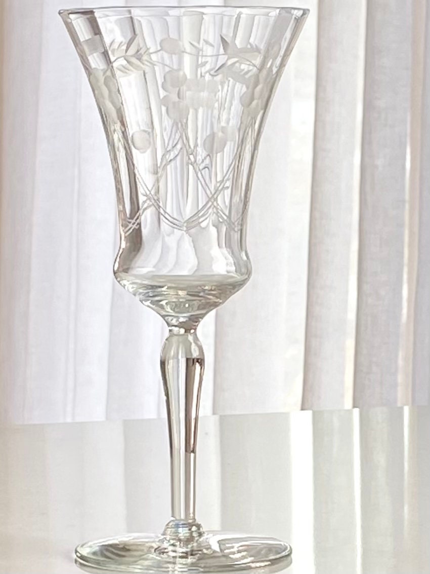 Vintage Etched Optic Ribbed Glasses - Set of 8